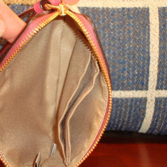 Coach Corner Zip Wristlet with Shooting Star Print EXCELLENT CONDITON! - Picture 9 of 10